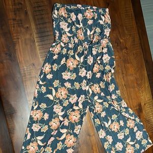 Super cute summer jumpsuit.